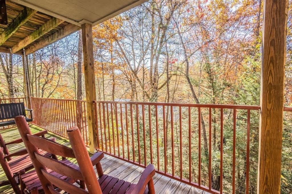 Sasquatch Lodge E Sleeps 13 แกตลิงเบิร์ก ภายนอก รูปภาพ