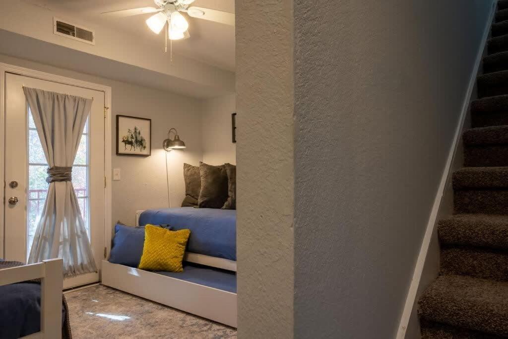 Sasquatch Lodge E Sleeps 13 แกตลิงเบิร์ก ภายนอก รูปภาพ