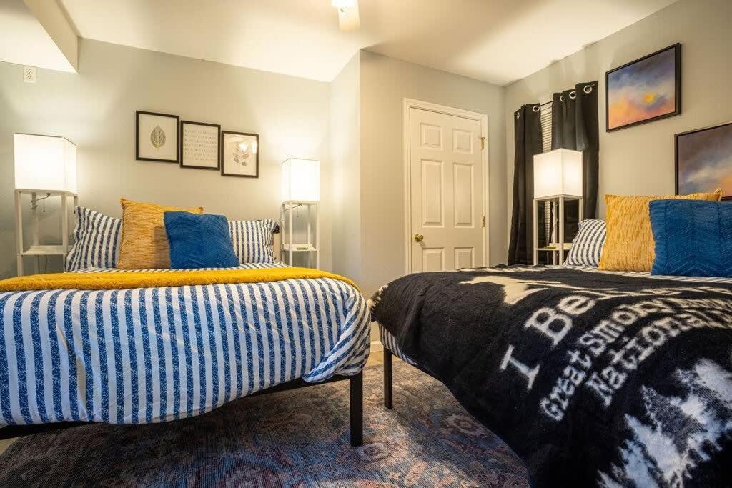 Sasquatch Lodge E Sleeps 13 แกตลิงเบิร์ก ภายนอก รูปภาพ
