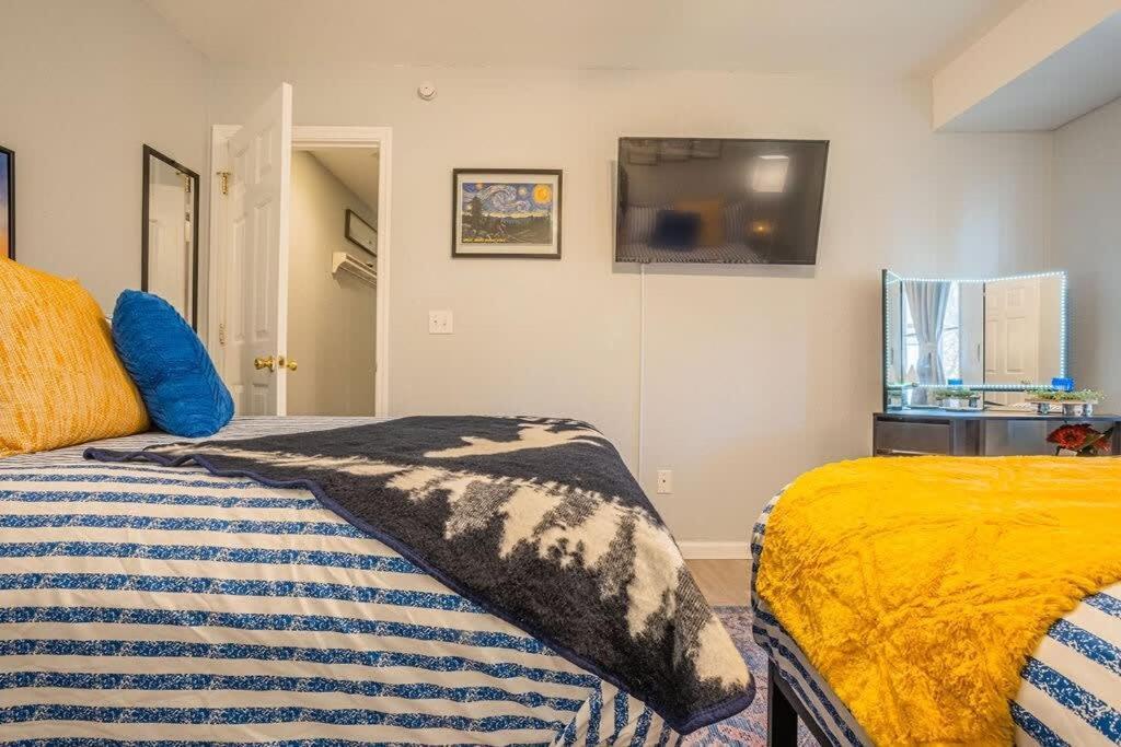 Sasquatch Lodge E Sleeps 13 แกตลิงเบิร์ก ภายนอก รูปภาพ