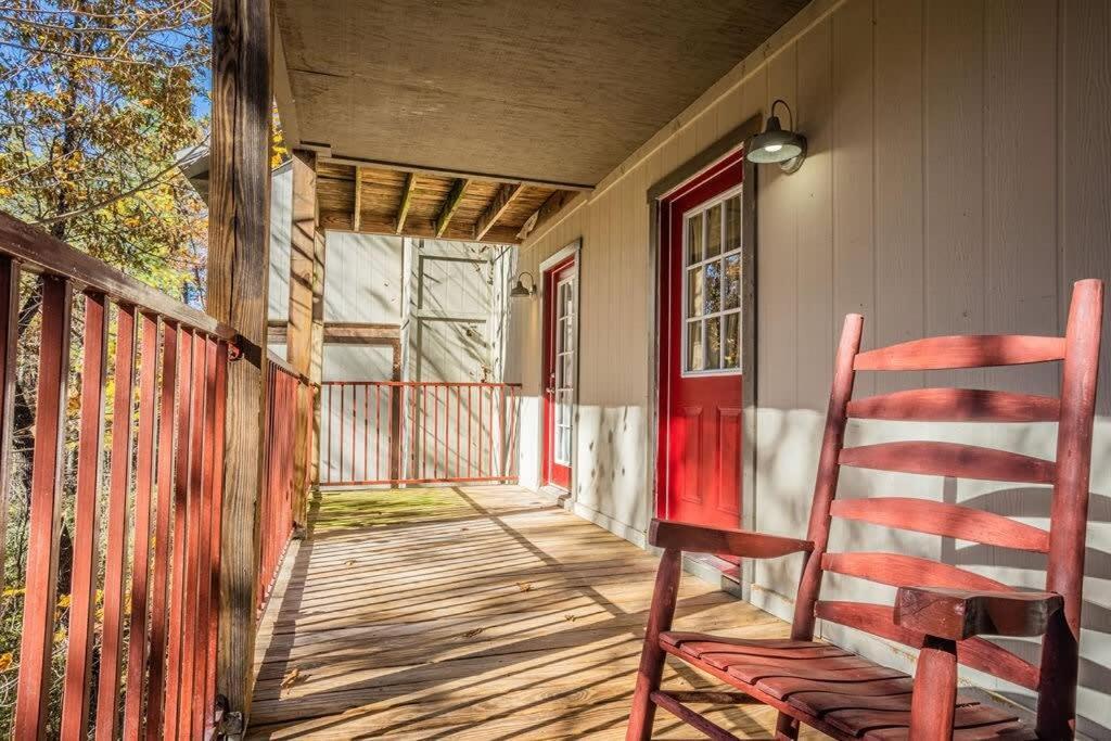 Sasquatch Lodge E Sleeps 13 แกตลิงเบิร์ก ภายนอก รูปภาพ