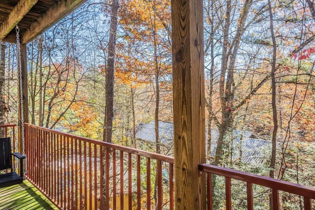 Sasquatch Lodge E Sleeps 13 แกตลิงเบิร์ก ภายนอก รูปภาพ