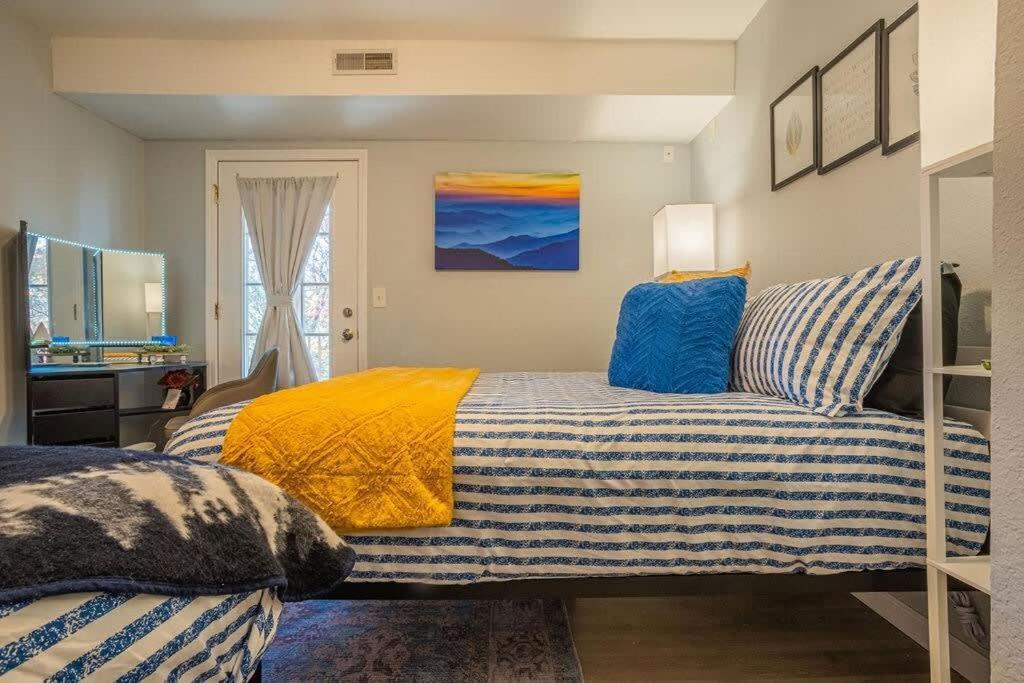 Sasquatch Lodge E Sleeps 13 แกตลิงเบิร์ก ภายนอก รูปภาพ