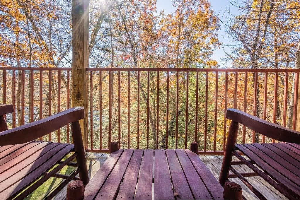 Sasquatch Lodge E Sleeps 13 แกตลิงเบิร์ก ภายนอก รูปภาพ