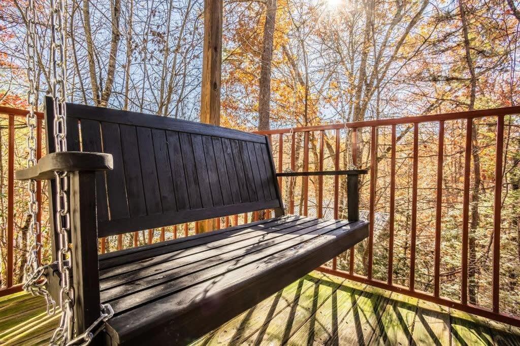 Sasquatch Lodge E Sleeps 13 แกตลิงเบิร์ก ภายนอก รูปภาพ